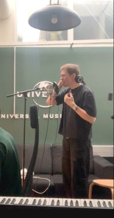 Zack Borg in a music session